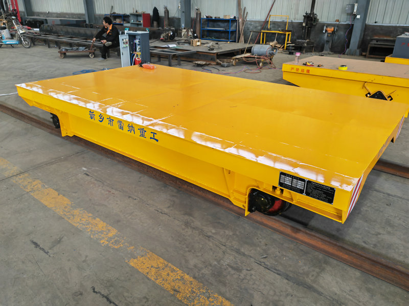 Teollisuuden kuljetusratkaisu Low Voltage Rail Transfer Trolley