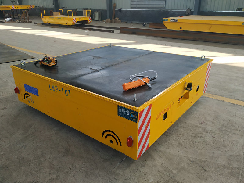 10 Tonnin Älykäs Trackless Transfer Cart Valmistusteollisuudelle