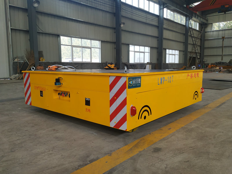 10 Tonnin Älykäs Trackless Transfer Cart Valmistusteollisuudelle